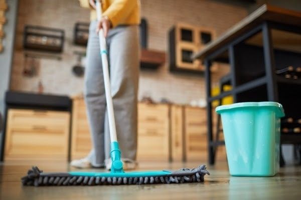 cleaning-wood-floor